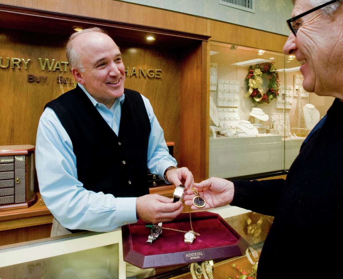 Timely new trend preowned luxury watches