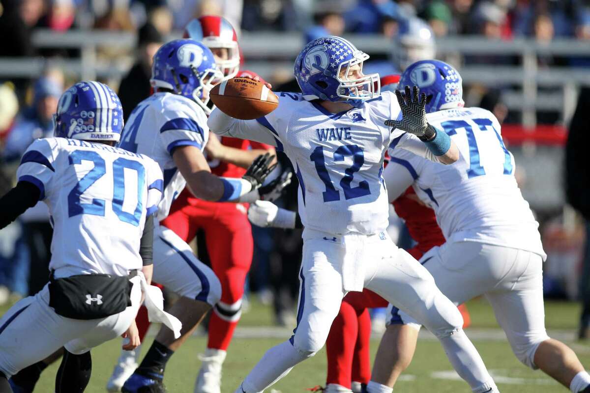 Darien holds on for dramatic win over New Canaan