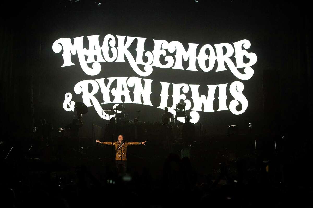 Macklemore, Ryan Lewis wrap fall 'The Heist' tour in Seattle