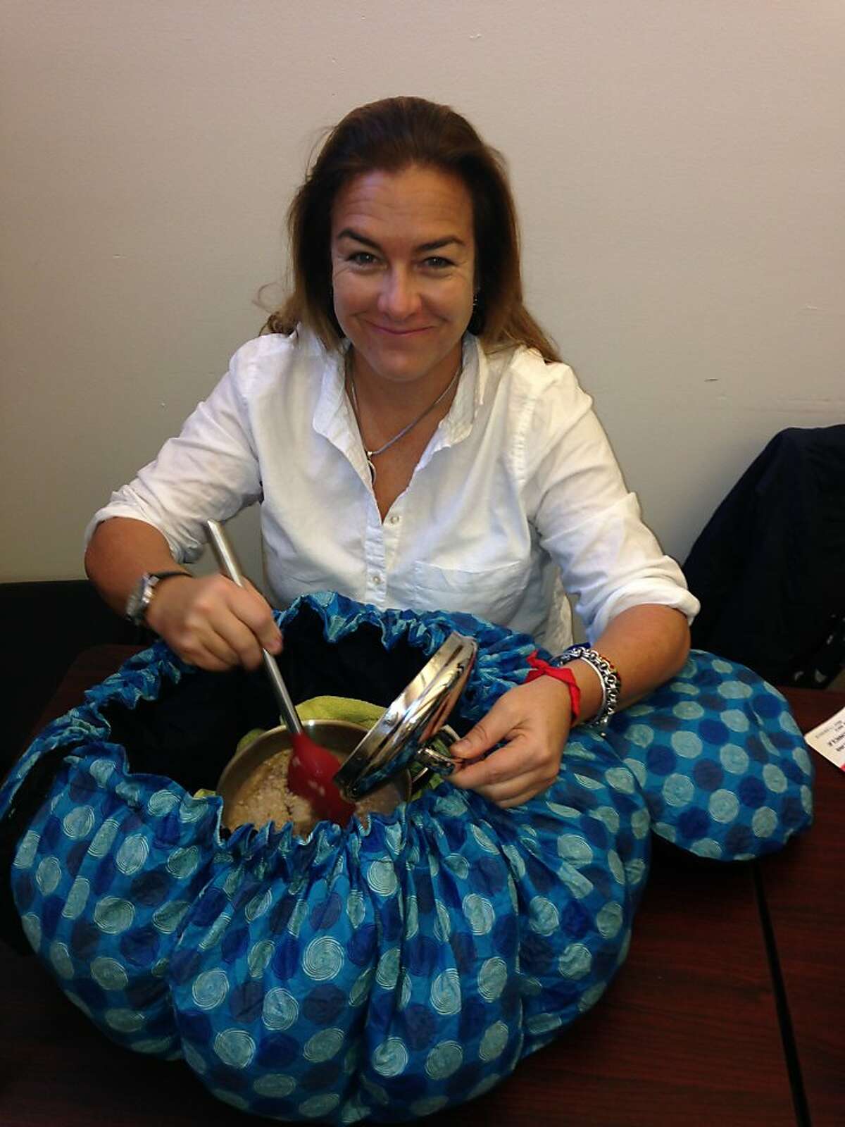 Wonderbag insulated cooker helps African women