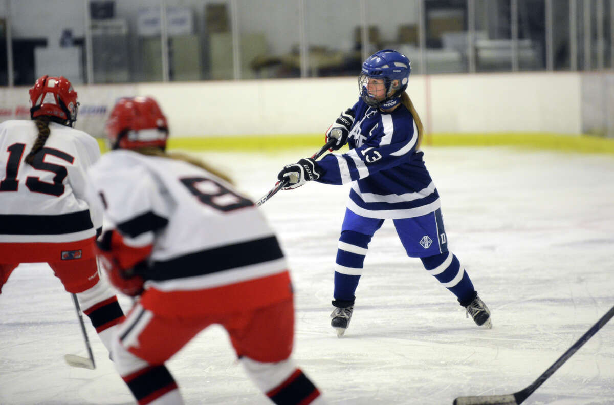 Darien girls hockey team begins FCIAC title defense with blowout win ...