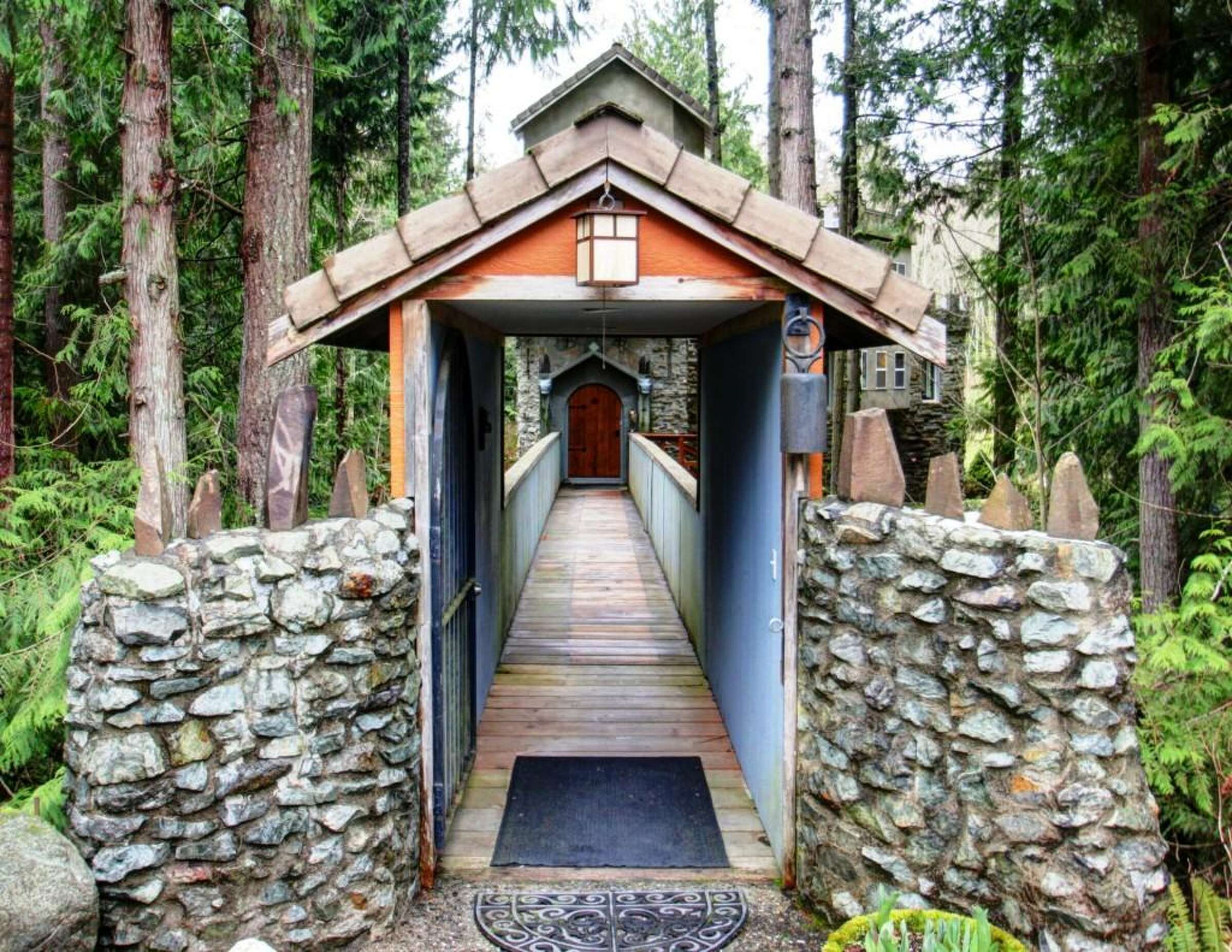 SedroWoolley castle sells for 782K