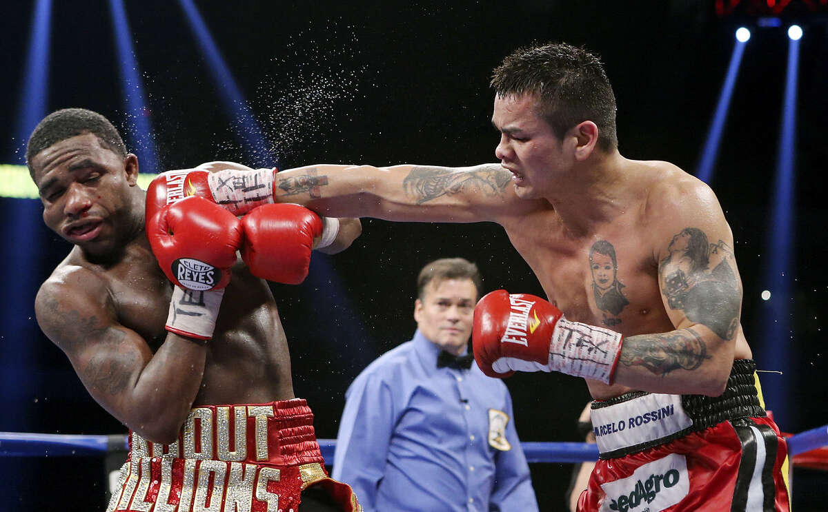 Marcos Maidana (right) punches Adrien Broner en route to winning the WBA welterweight title Saturday at the Alamodome.
