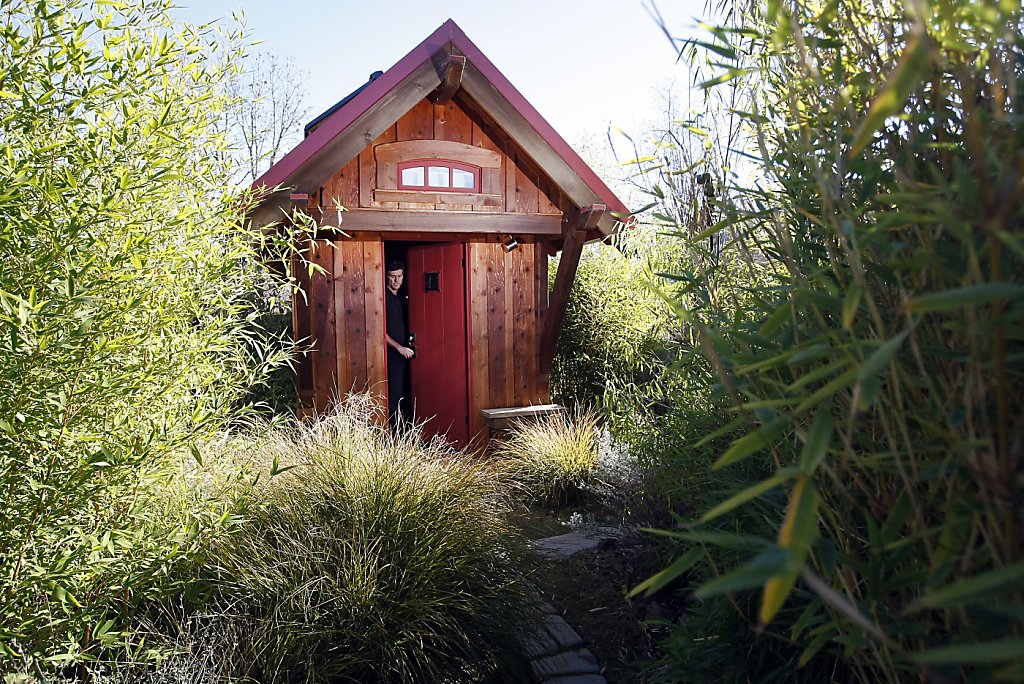 Tour a 120-Square-Foot Tiny Farmhouse in Malibu With Unexpected Potential