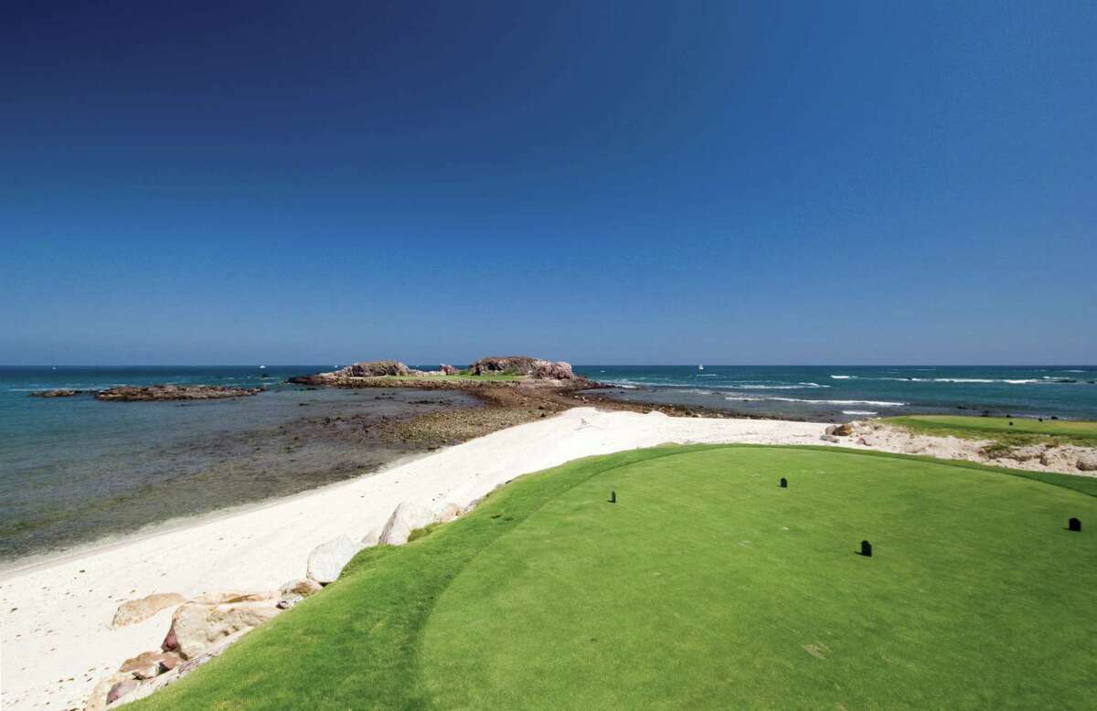 Bill Gates buying Mexican resort