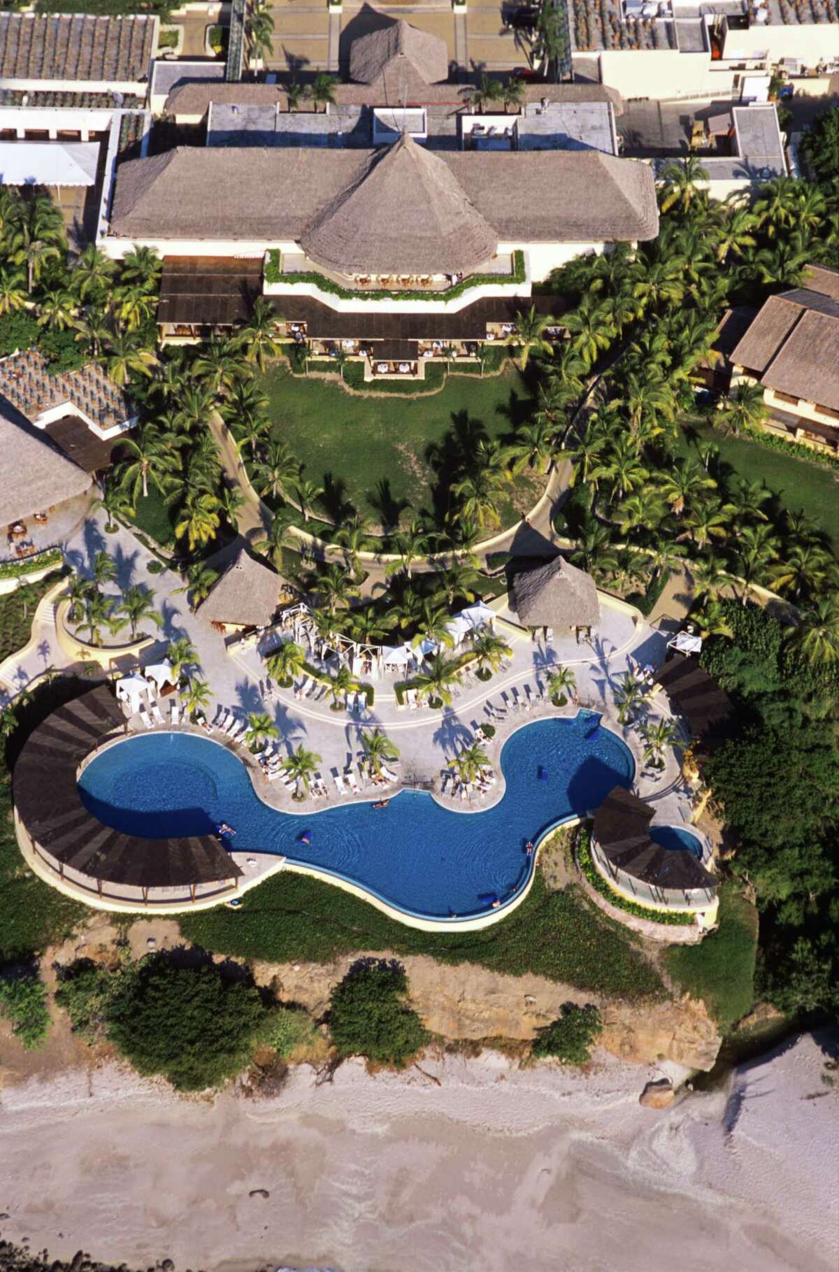 Bill Gates buying Mexican resort