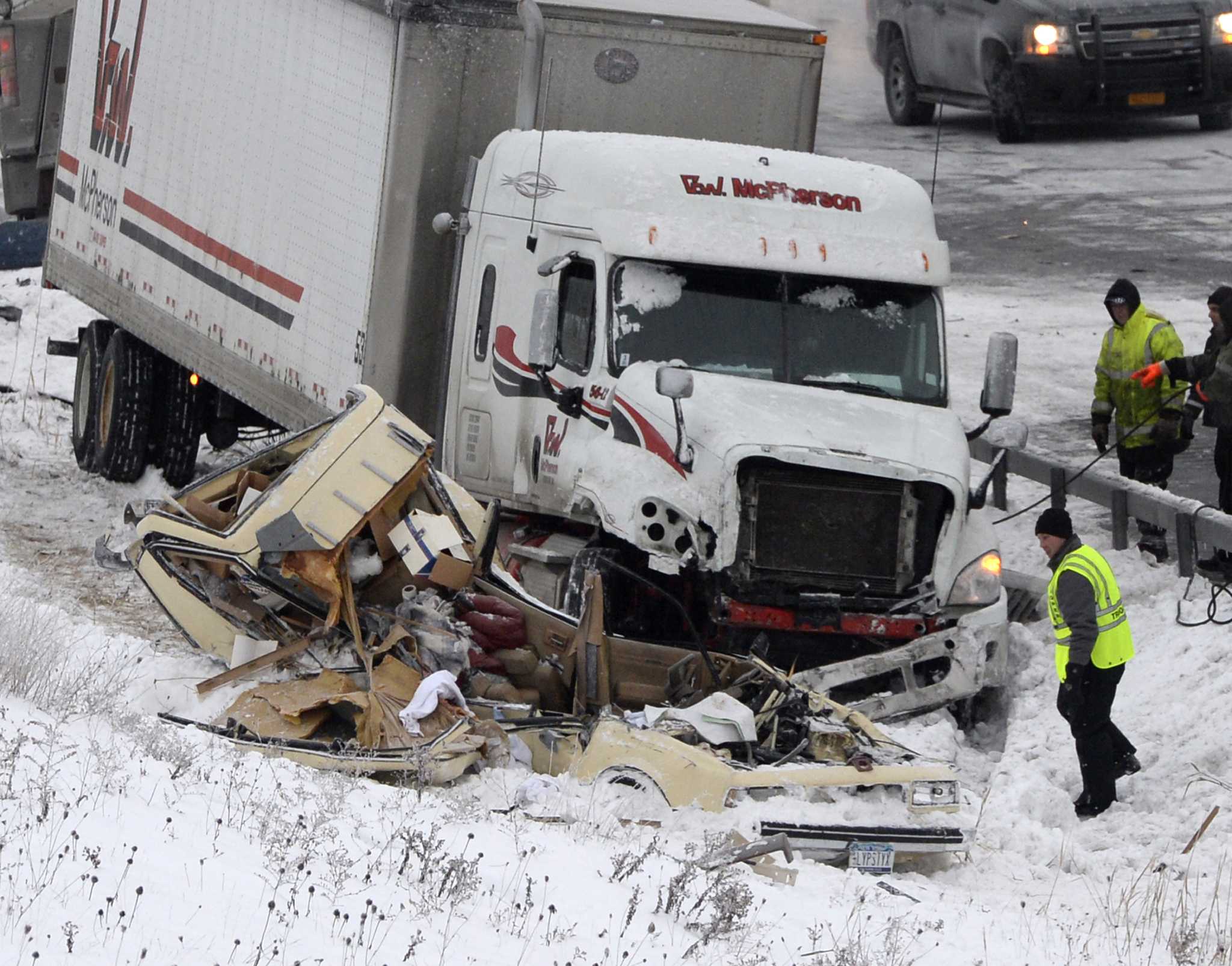 Trooper in crash dies