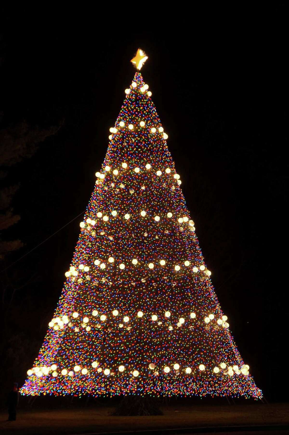 Dazzling displays light the way to Fairfield's Christmas