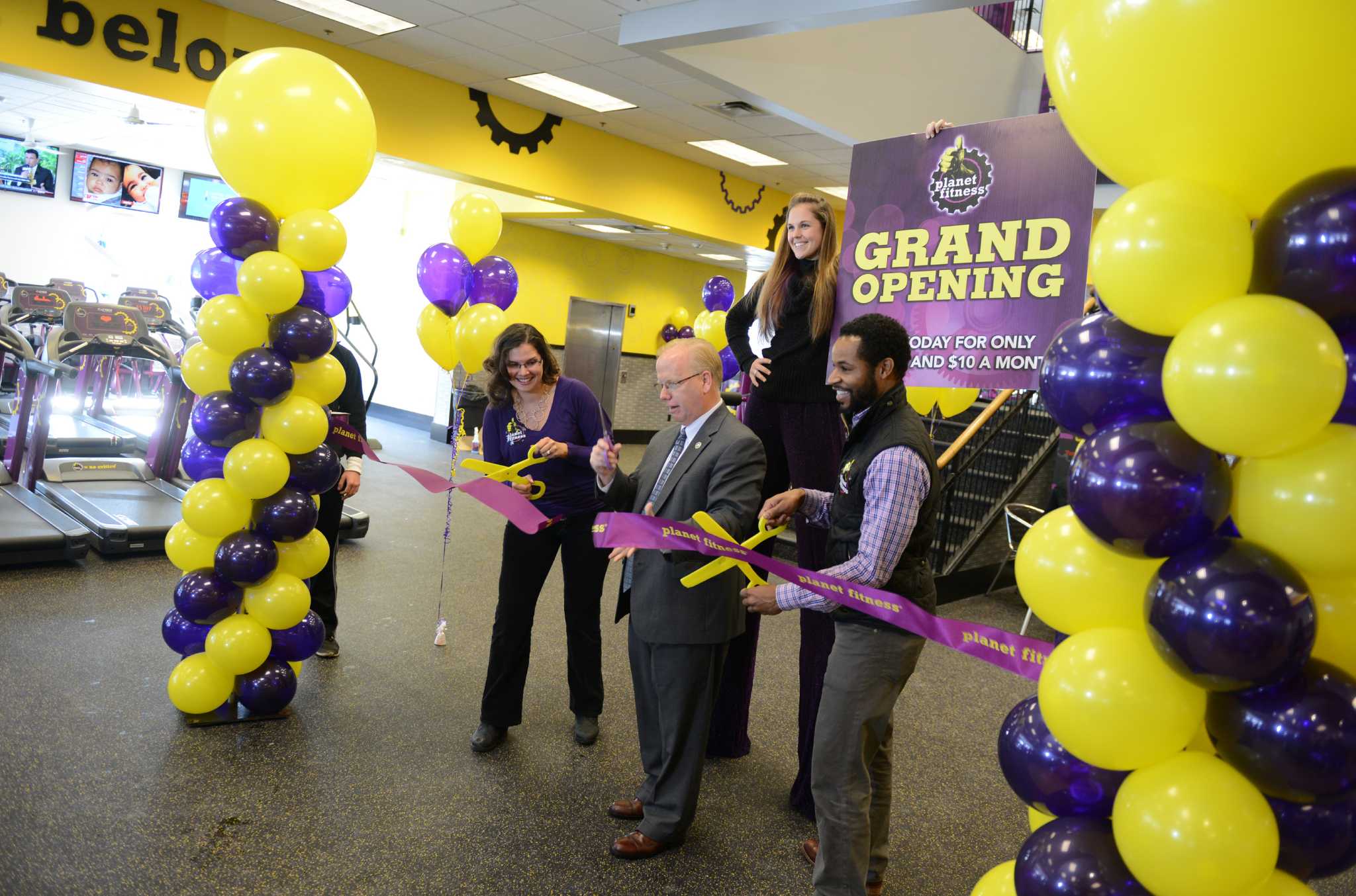 Planet Fitness opens in former Borders bookstore