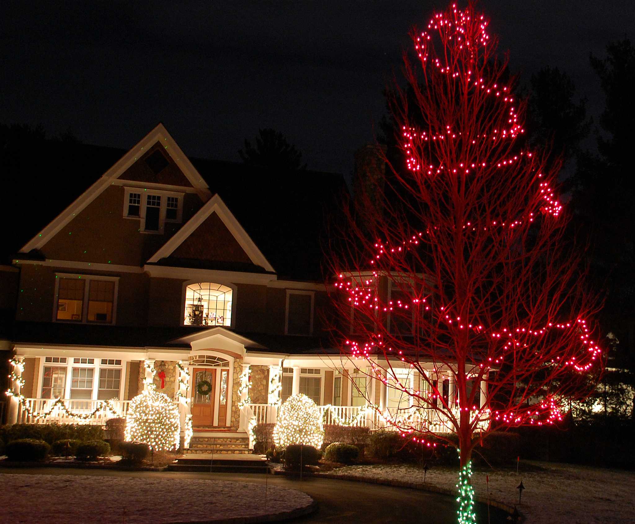 Dazzling light displays are Christmas gift to the Westport