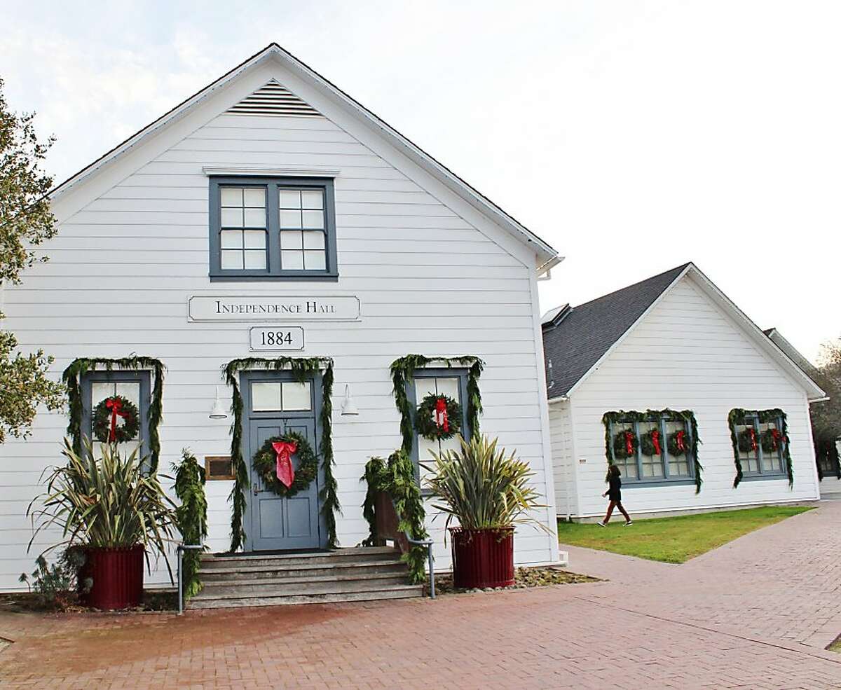 Woodside Road, Woodside distinctive buildings, restaurants