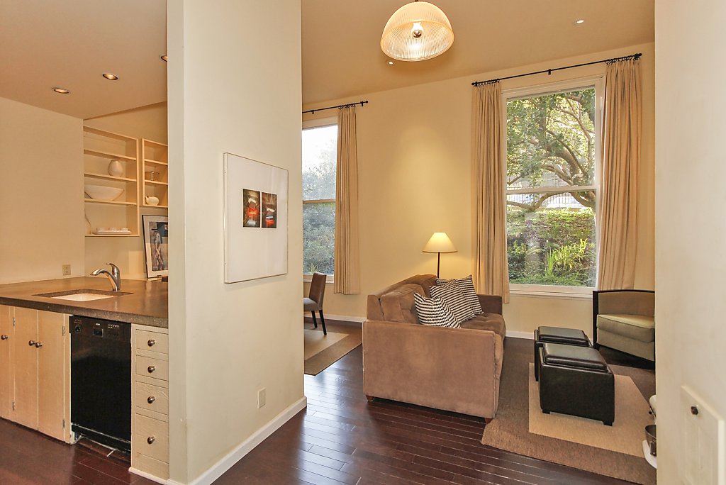 Condo in Spanish Revival building open Sunday