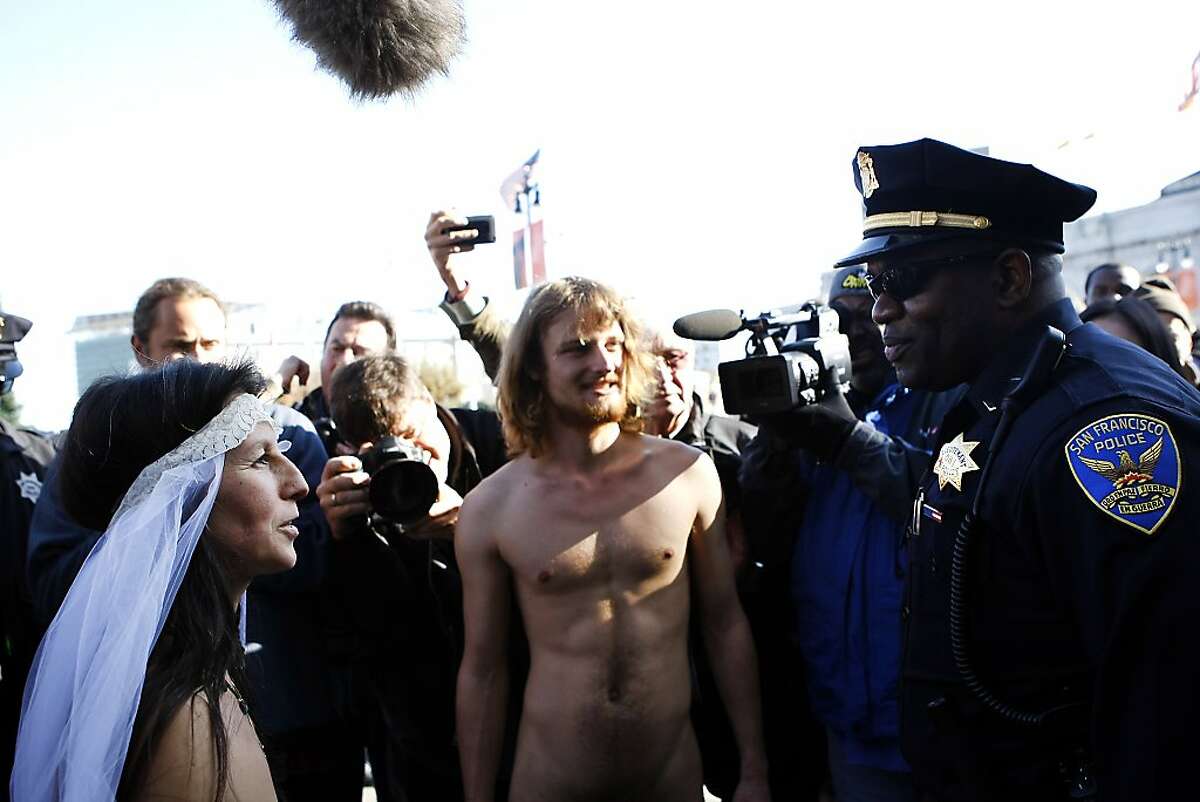 S.F. couple pulls off their nude wedding.