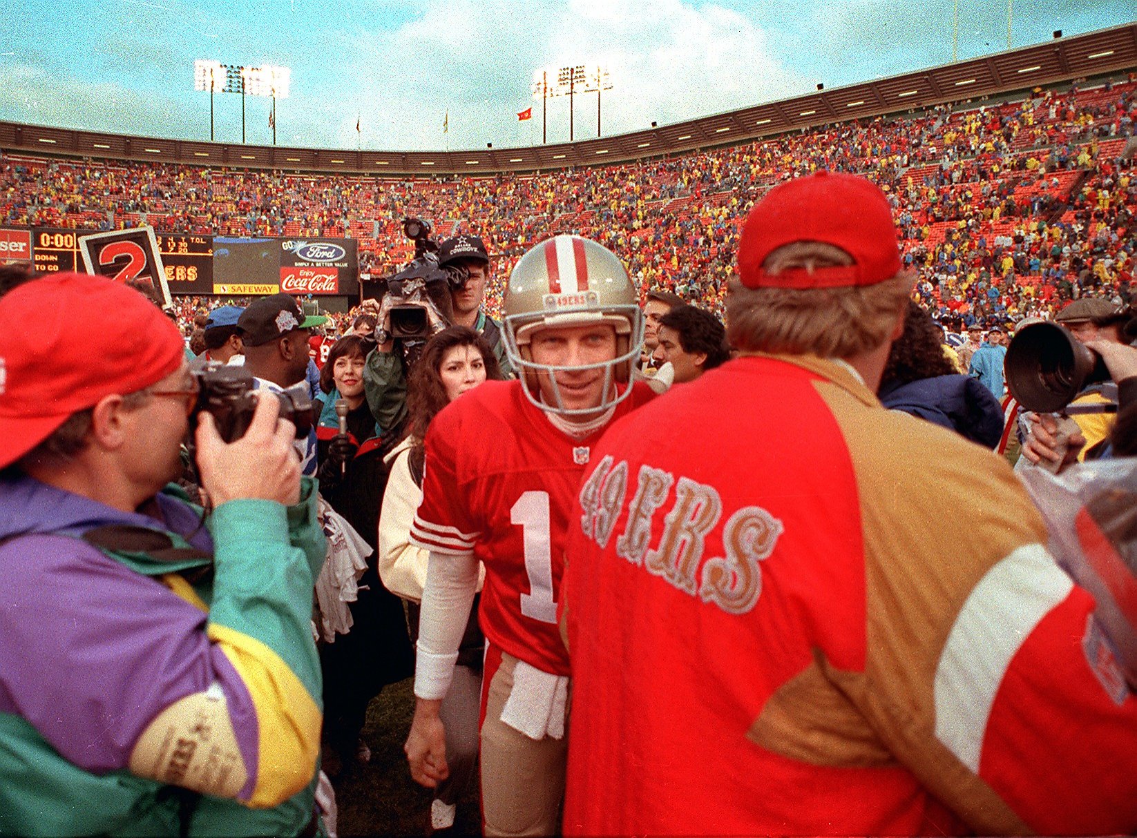 Ex-49ers Montana, Rice, Young, Lott take the field at Candlestick