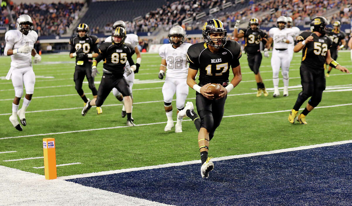 Brennan's Da'Shawn Key scores a touchdown against Denton Guyer during first half action of their Class 4A Division I state championship game Friday Dec. 20, 2013 at AT&T Stadium in Arlington, Tx.