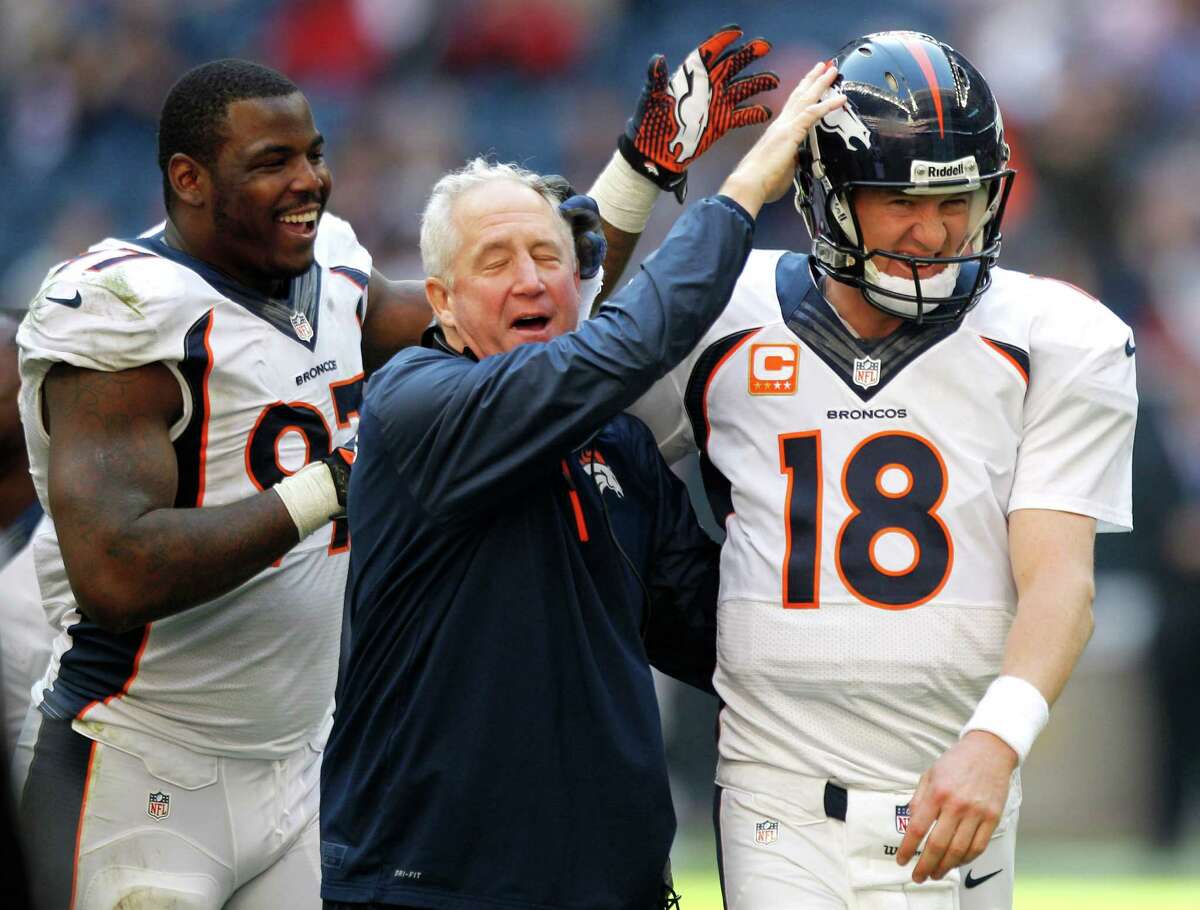 Manning sets NFL record after throwing 51st touchdown pass