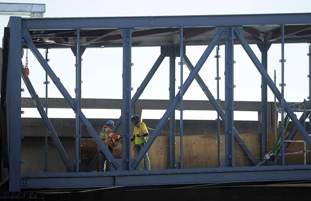 Oakland airport BART tram to open in fall 2014