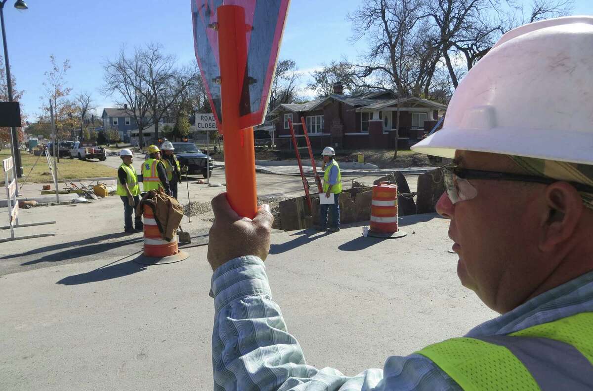 Except for the final layer of asphalt, Texas Sterling Construction workers are expected to wrap up the Walnut Avenue project in New Braunfuls by the end of December.