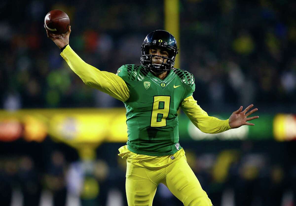 Top 8 Plays of Former Oregon Ducks QB Marcus Mariota's College