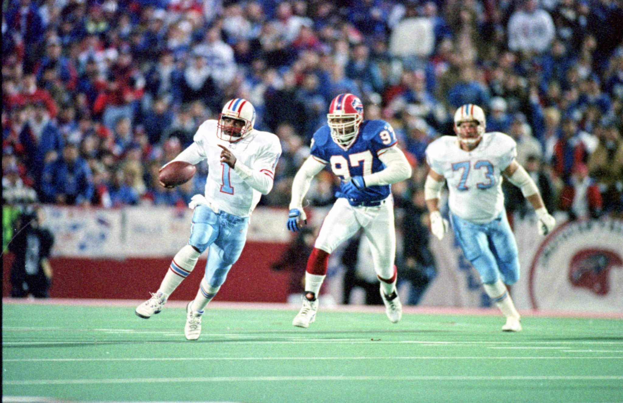 1991: Quarterback Warren Moon of the Houston Oilers drops back to pass  during the Oilers game versus a Denver Broncos at Mile High Stadium in  Denver, CO. (Icon Sportswire via AP Images