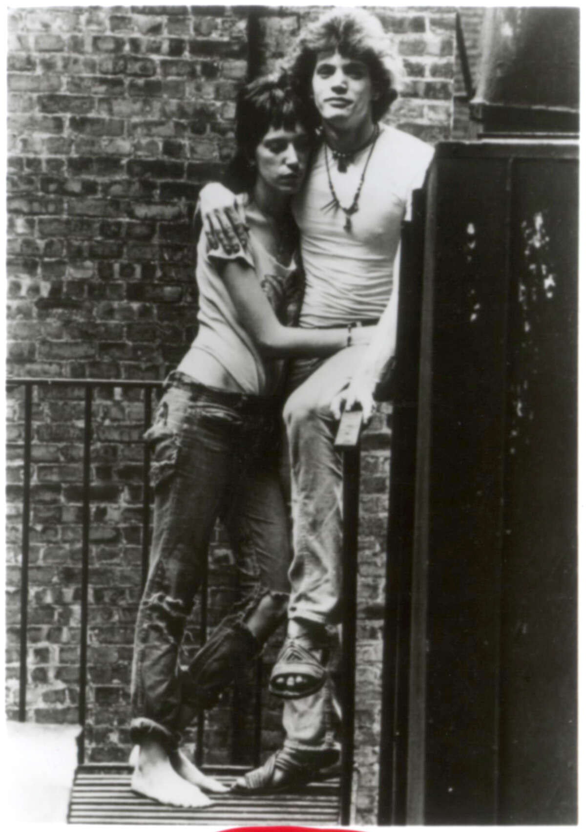 Singer-songwriter Patti Smith and art photographer Robert Mapplethorpe lived together at the Chelsea Hotel in New York City in the late 1960s.