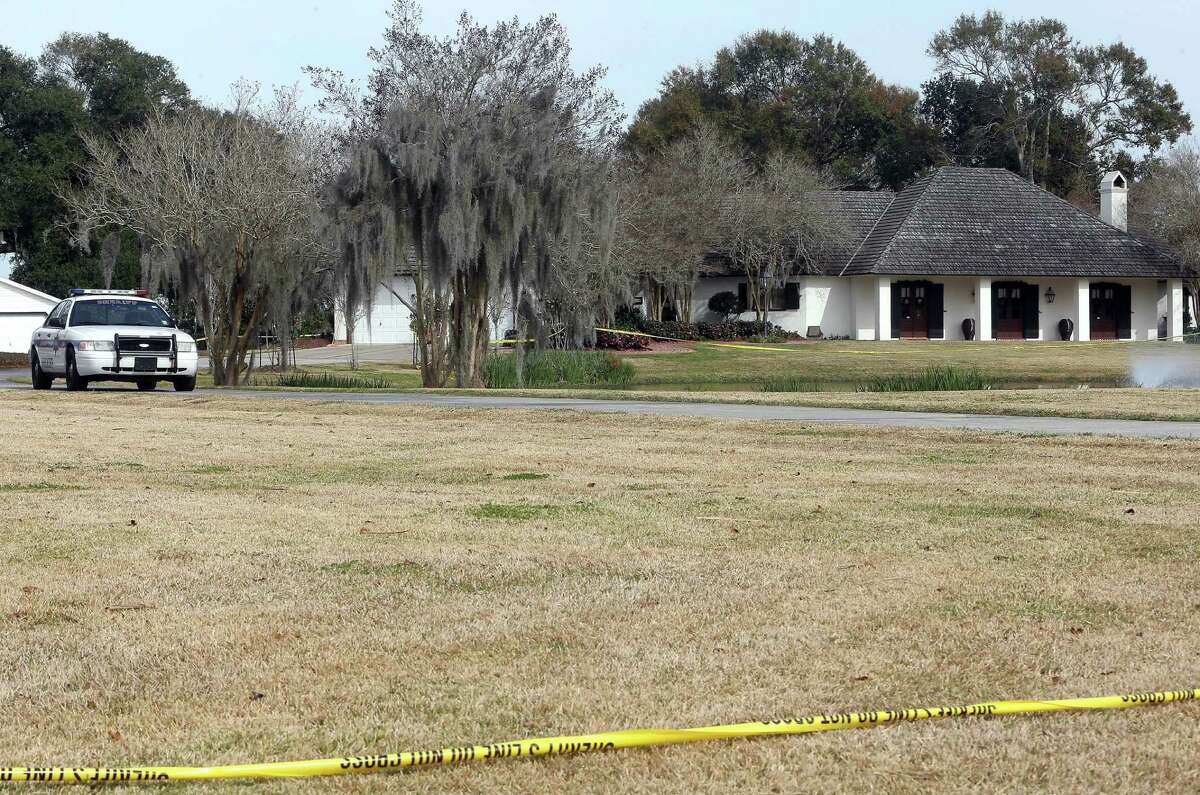 Police 4 dead after La. shootings, 3 injured