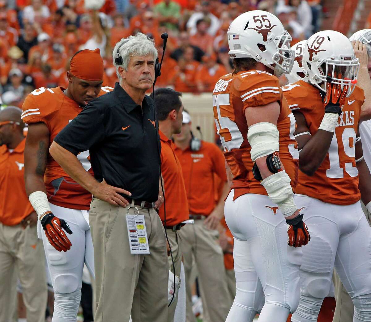 Texas defensive coordinator Greg Robinson﻿, who ﻿oversaw a dramatic turnaround by the Longhorns this season, will face another tough task in Monday's Alamo Bowl against Oregon's potent offense.