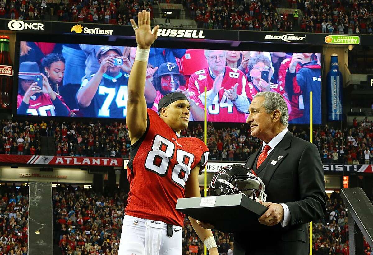 Tony Gonzalez plays his last game