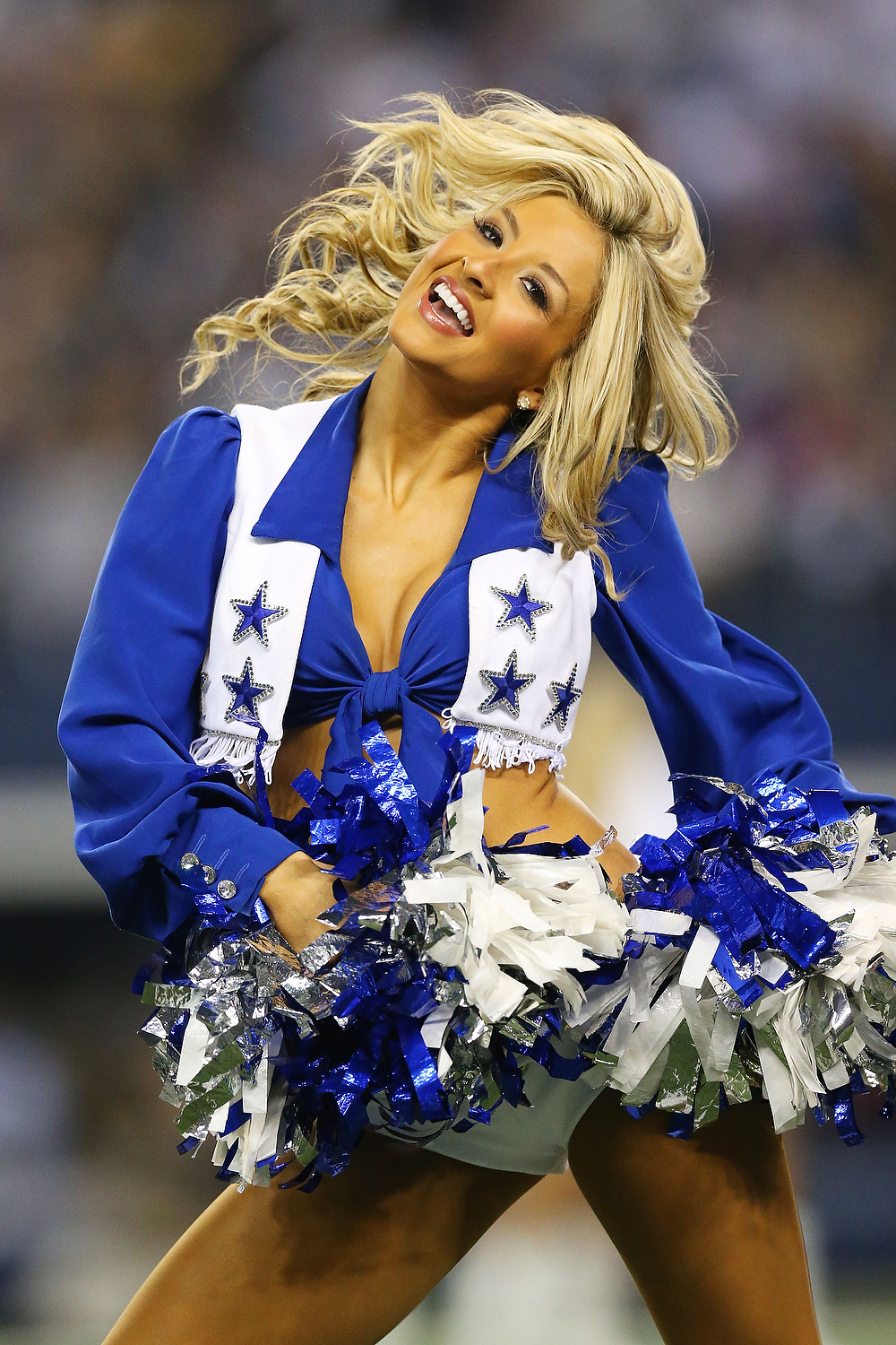 are dallas cowboys cheerleaders allowed to date players