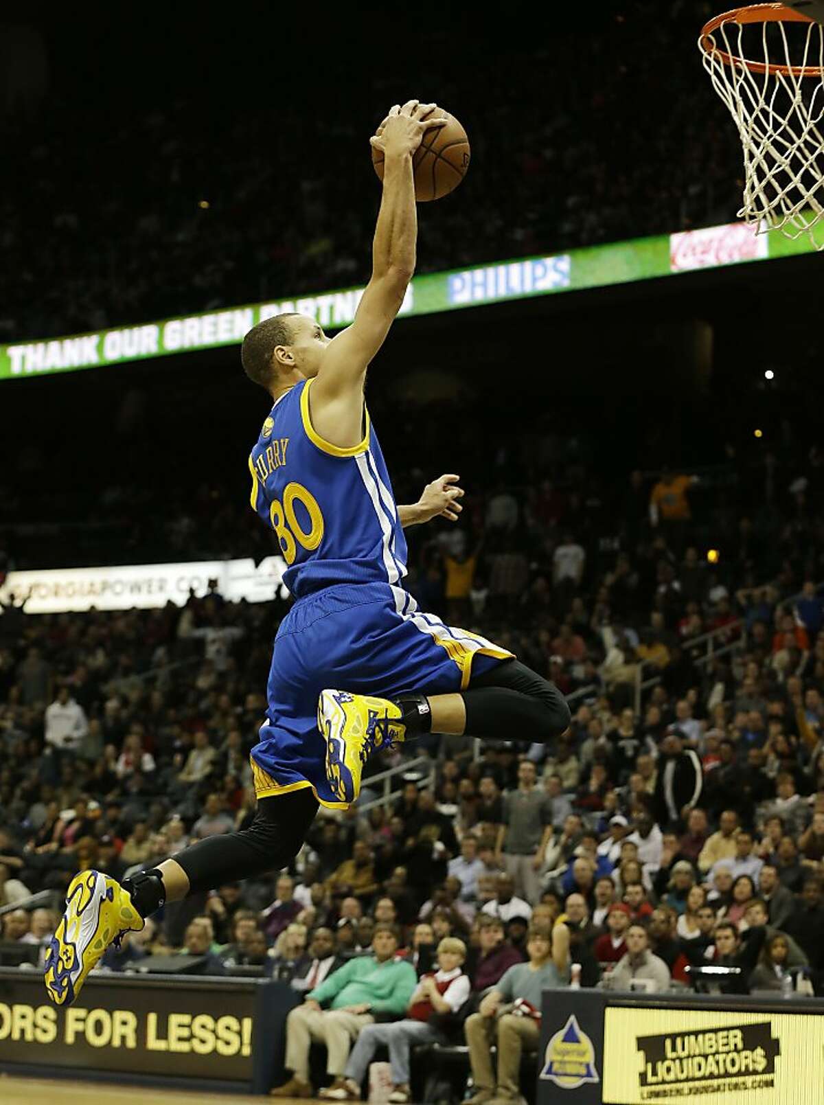Golden State Warriors point guard Stephen Curry (30) scores against the Atlanta Hawks in the second half of an NBA basketball game on Friday, Jan. 3, 2014, in Atlanta. Golden State won 101-100. (AP Photo/John Bazemore)