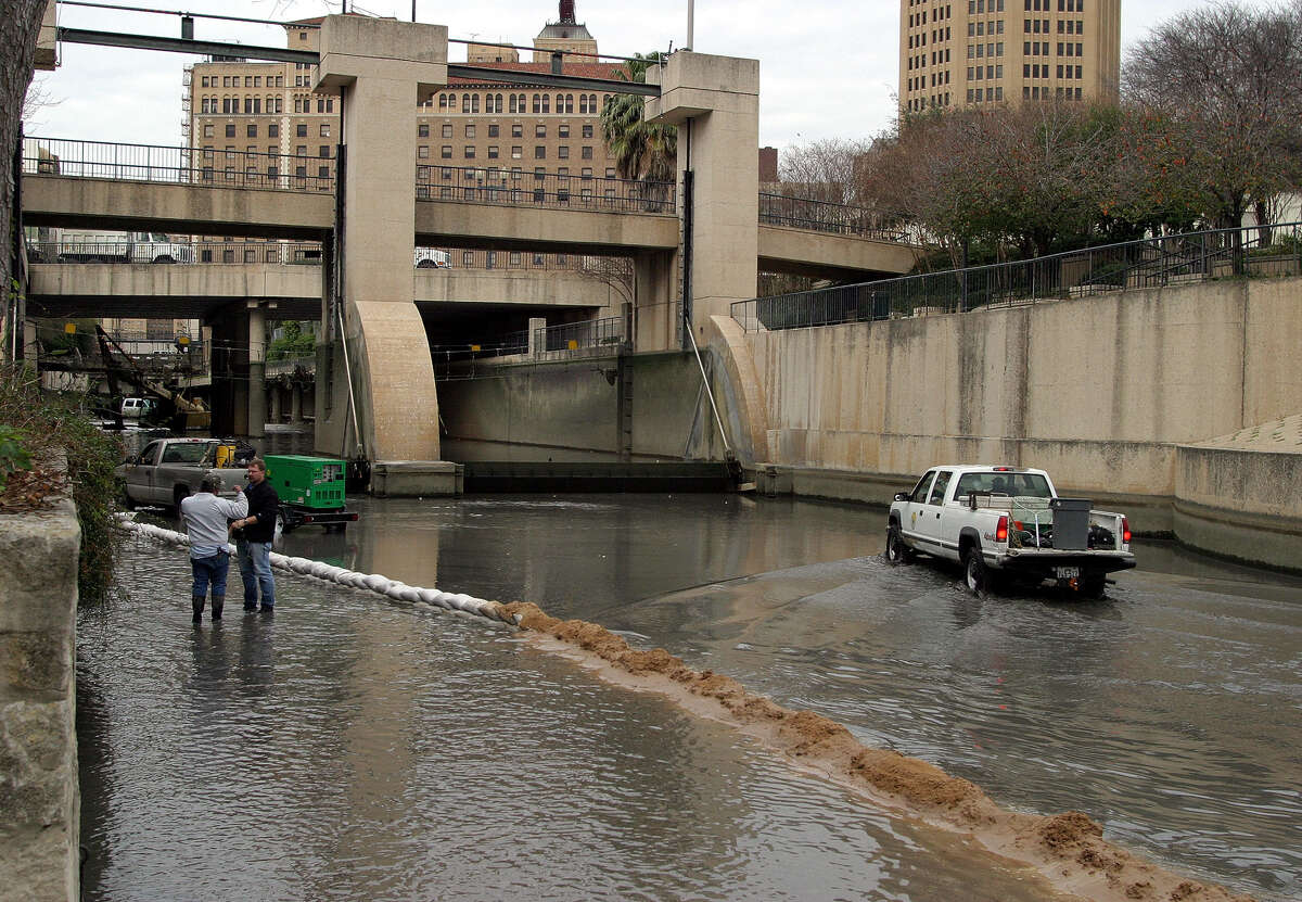 San Antonio River draining to be delayed