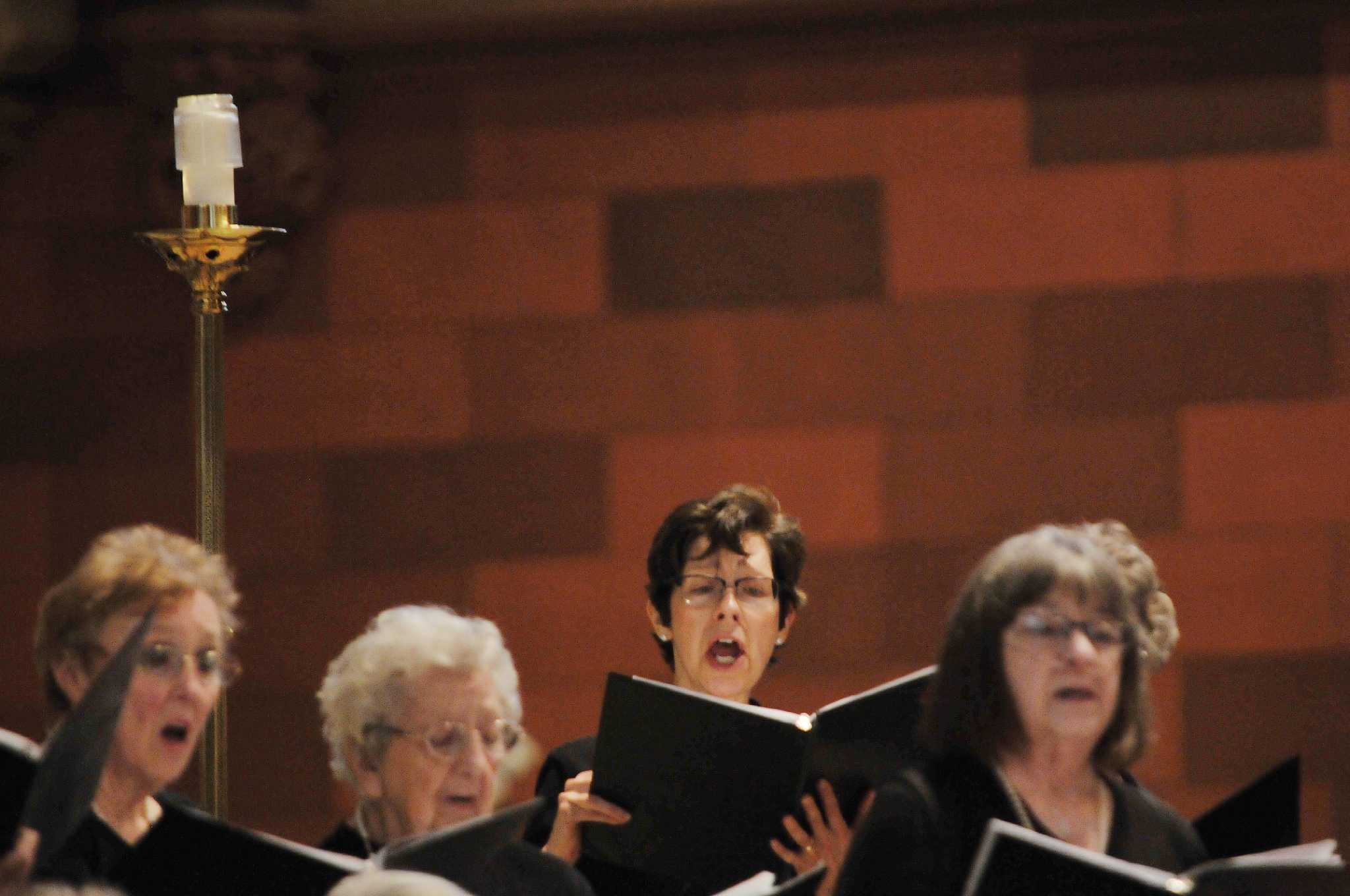 Photos: Concert brings back Christmas music