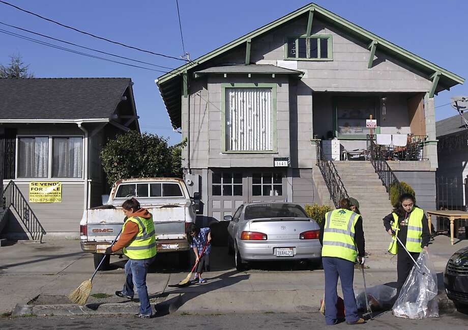 Public adds its muscle to keep Oakland storm drains clear SFGate