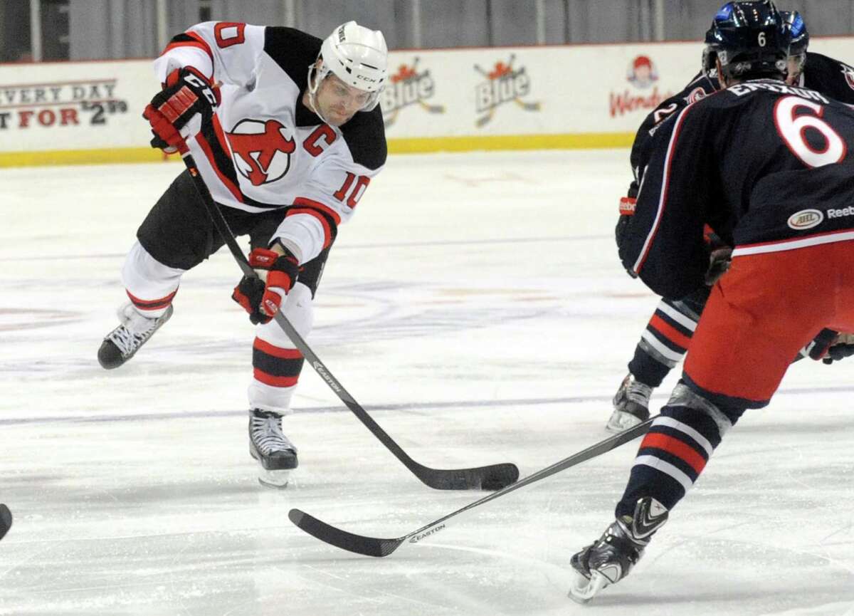 Familiar foe pushes Devils' losing skid