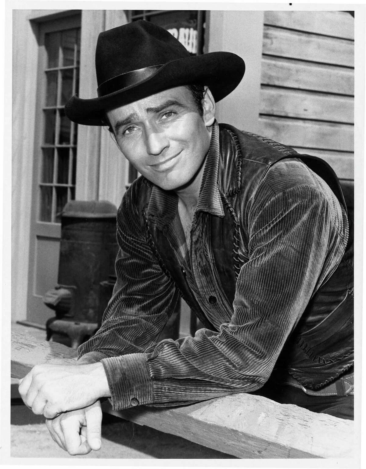 James Drury gained fame as the star of "The Virginian," a groundbreaking 90-minute Western that ran on NBC from 1962 to 1971 and still has fans thanks to DVDs and cable TV reruns.
