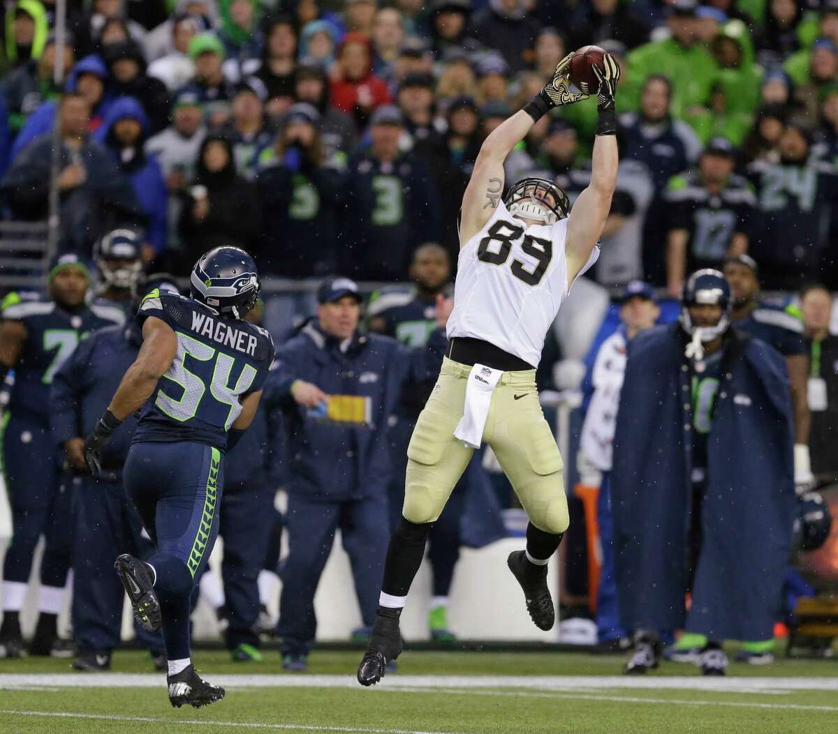 Seahawks run past Saints