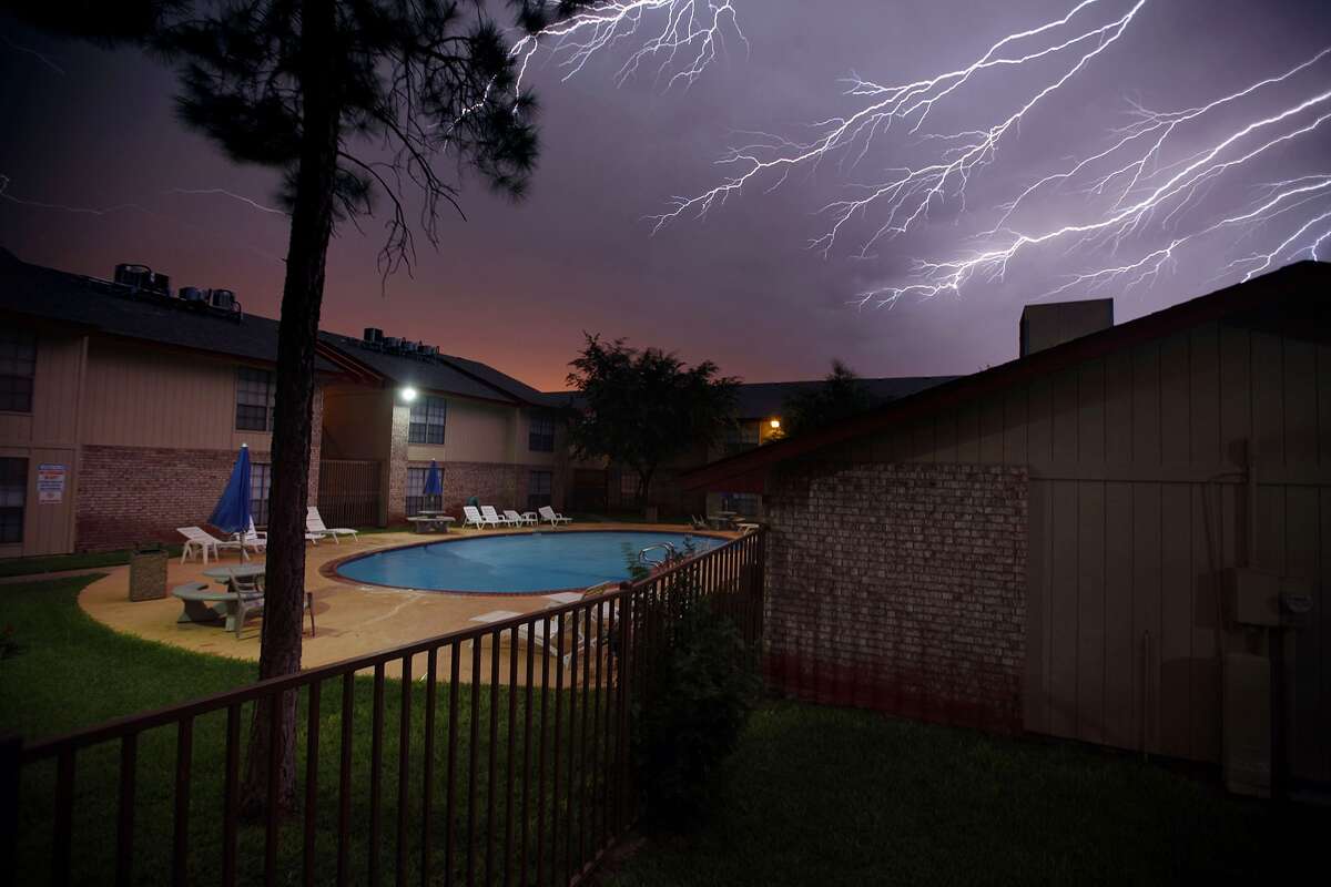 PHOTOS: Dramatic lightning strike across Texas Lightning strikes that caused deaths were at an all time low in 2013 with fewer deaths reported across the country, according to the National Weather Service. Texas saw two deaths, with one in San Antonio, that were attributed to the beautiful but sometimes deadly electrical storms.A lightning storm rolls across the sky Monday June 17, 2013 in Odessa, Texas.