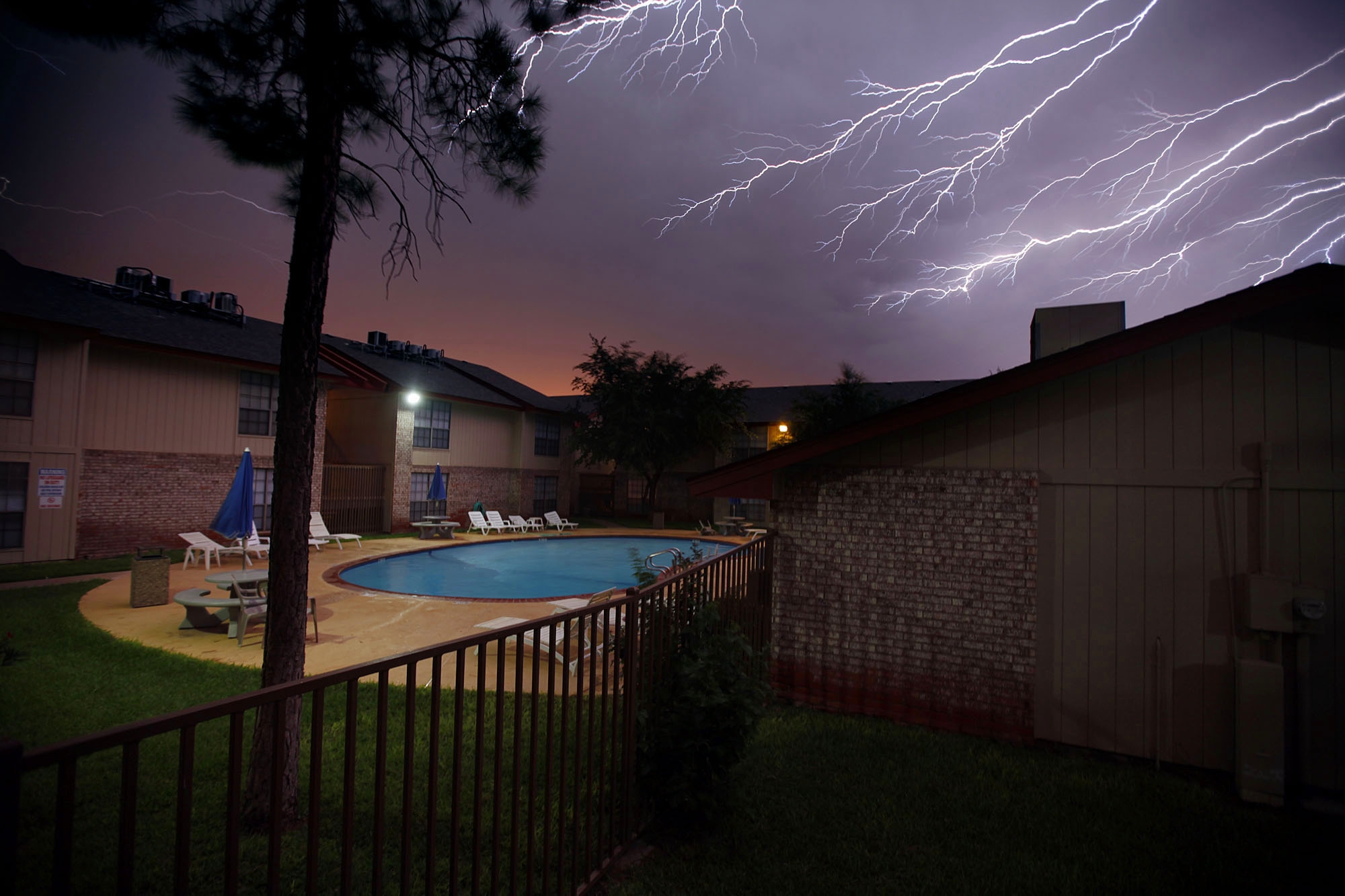 Lightning Strikes Delta Airlines Plane At Atlanta Airport 