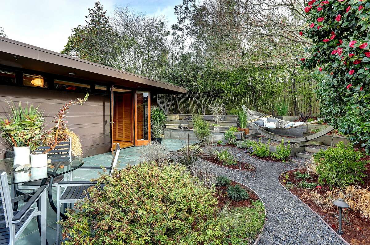 Shaw Berkeley home highlights bay view