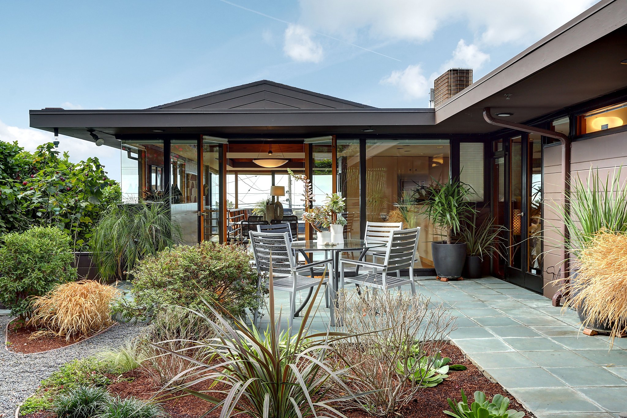 Shaw Berkeley home highlights bay view