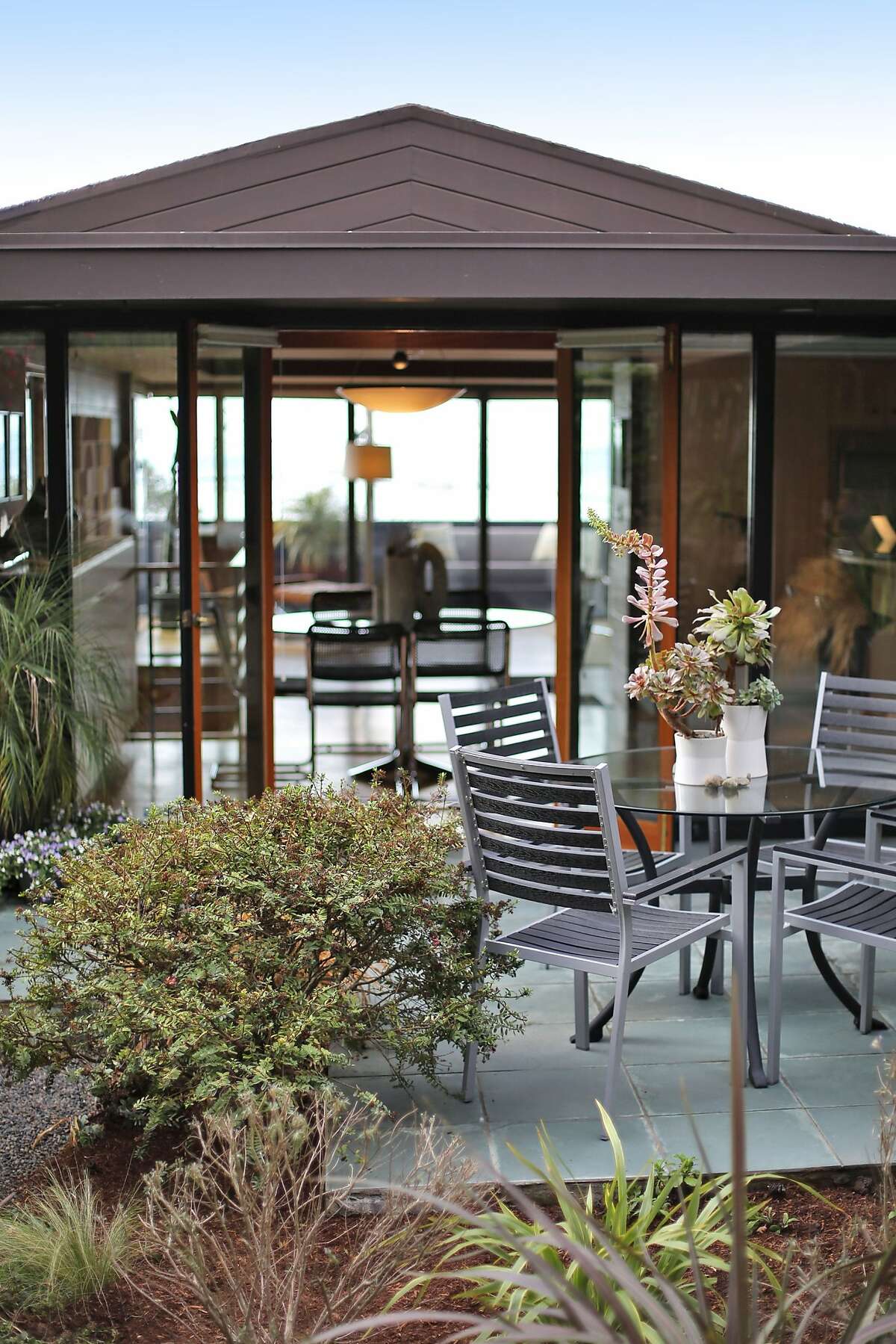 Shaw Berkeley home highlights bay view