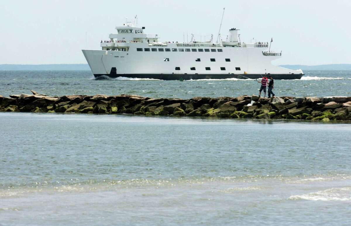 Ferry to move across Bridgeport Harbor