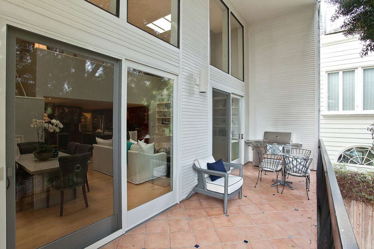 Curated visual reference: Two Level Pacific Heights Penthouse Includes Multiple Decks Photo Inspiration