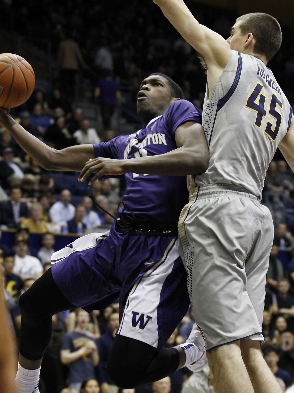 Washington's Mike Anderson, left, goes up as California's David Kravish defends during the first half of an NCAA college basketball game, Wednesday, Jan. 15, 2014, in Berkeley, Calif. (AP Photo/George Nikitin)