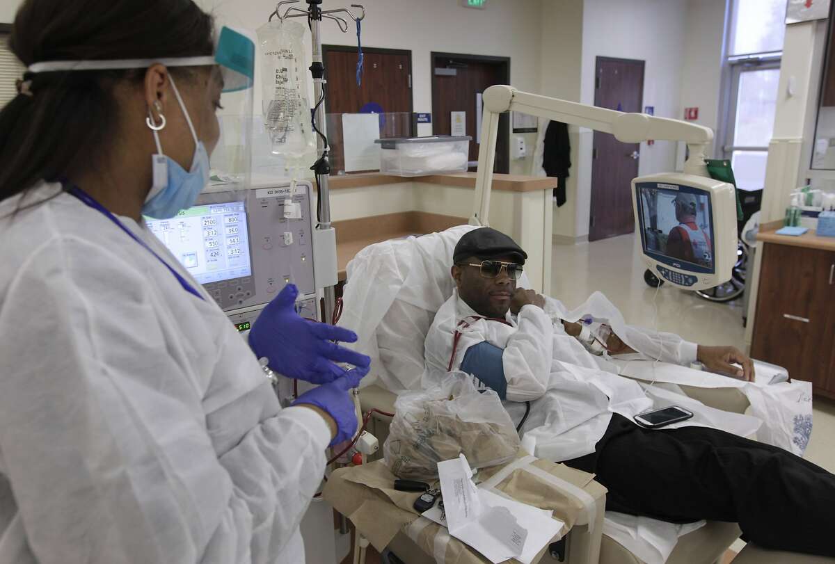 Shonda Jones-Nash checks on Jonathan Mack during his kidney dialysis treatment in Berkeley, Calif. on Friday, Jan. 17, 2014. Mack, who's been for a kidney transplant for about 6 years, may benefit from a revised transplant waiting list system.