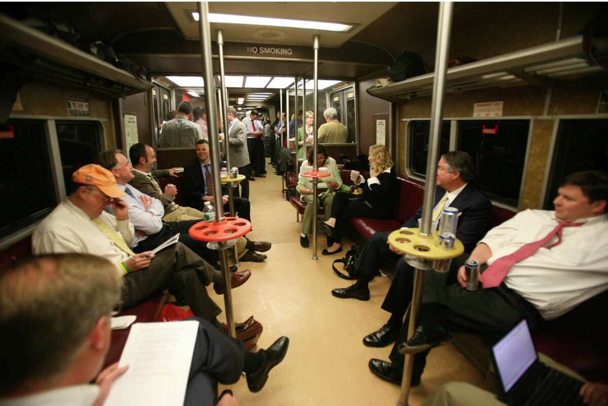 Sources Bar cars returning to New Haven Line trains on Metro North