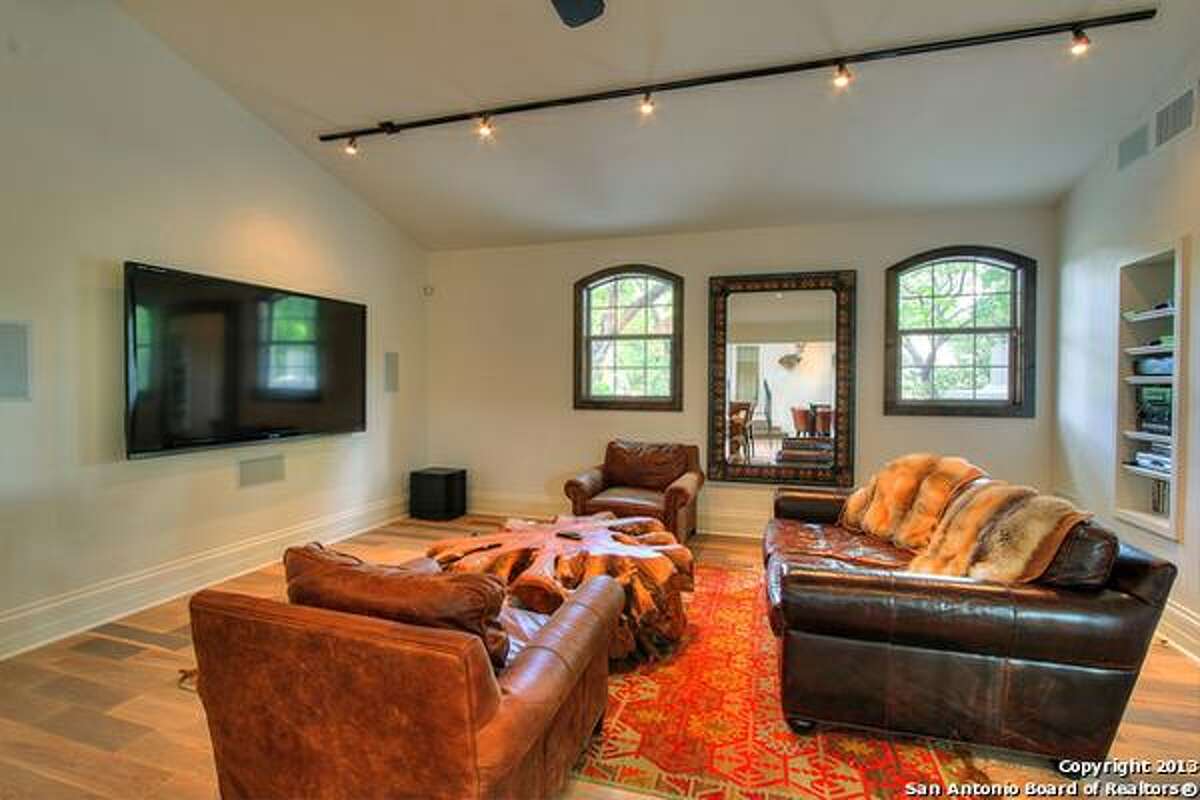 Spacious dream home in Alamo Heights