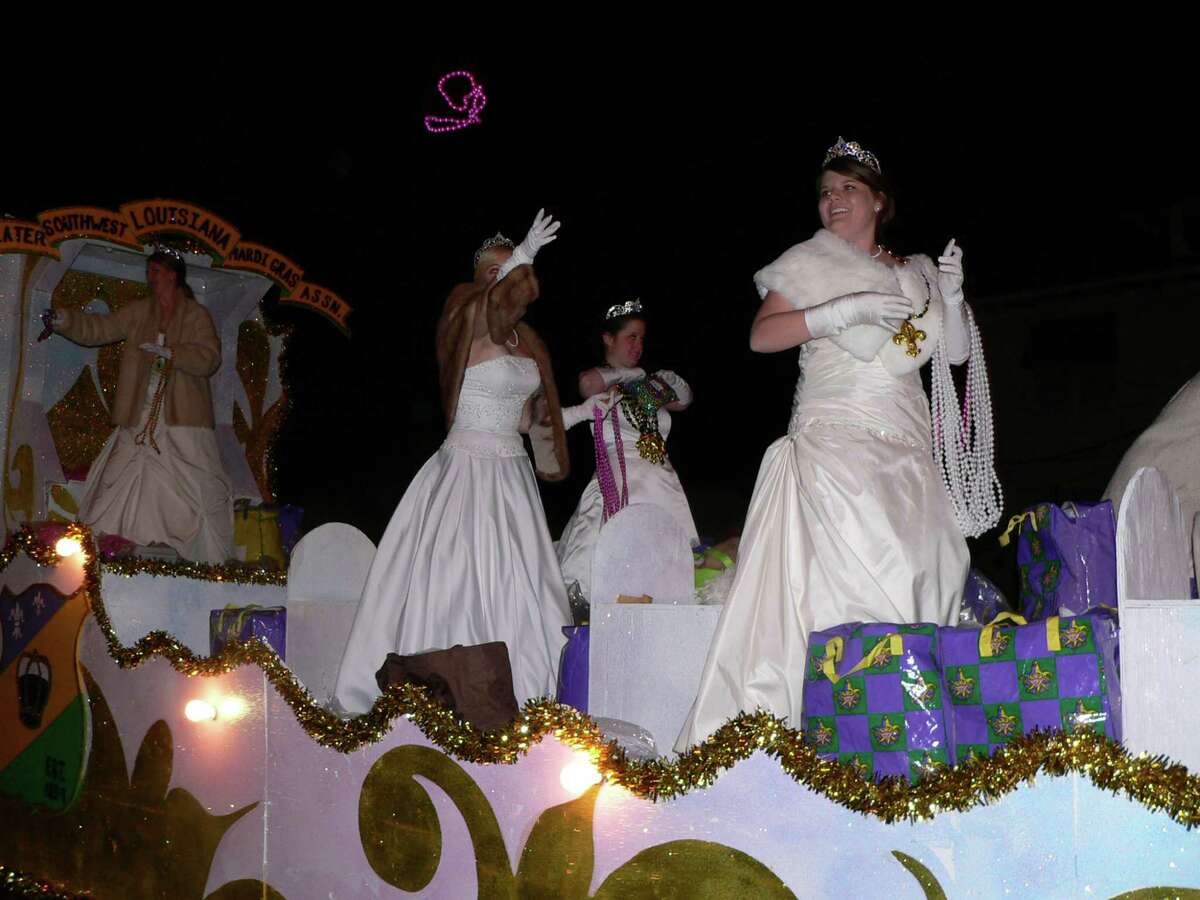 mardi gras float riders are required by law to wear masks