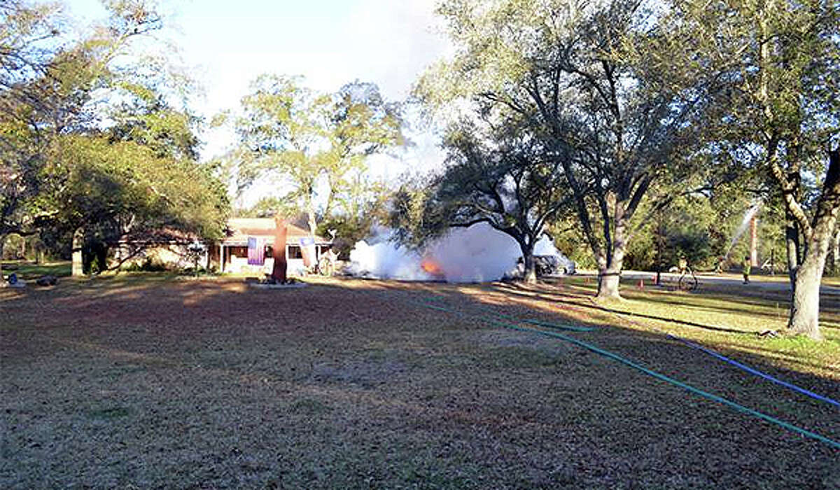 Fire destroys garage, 2 vehicles at home of former Manvel mayor