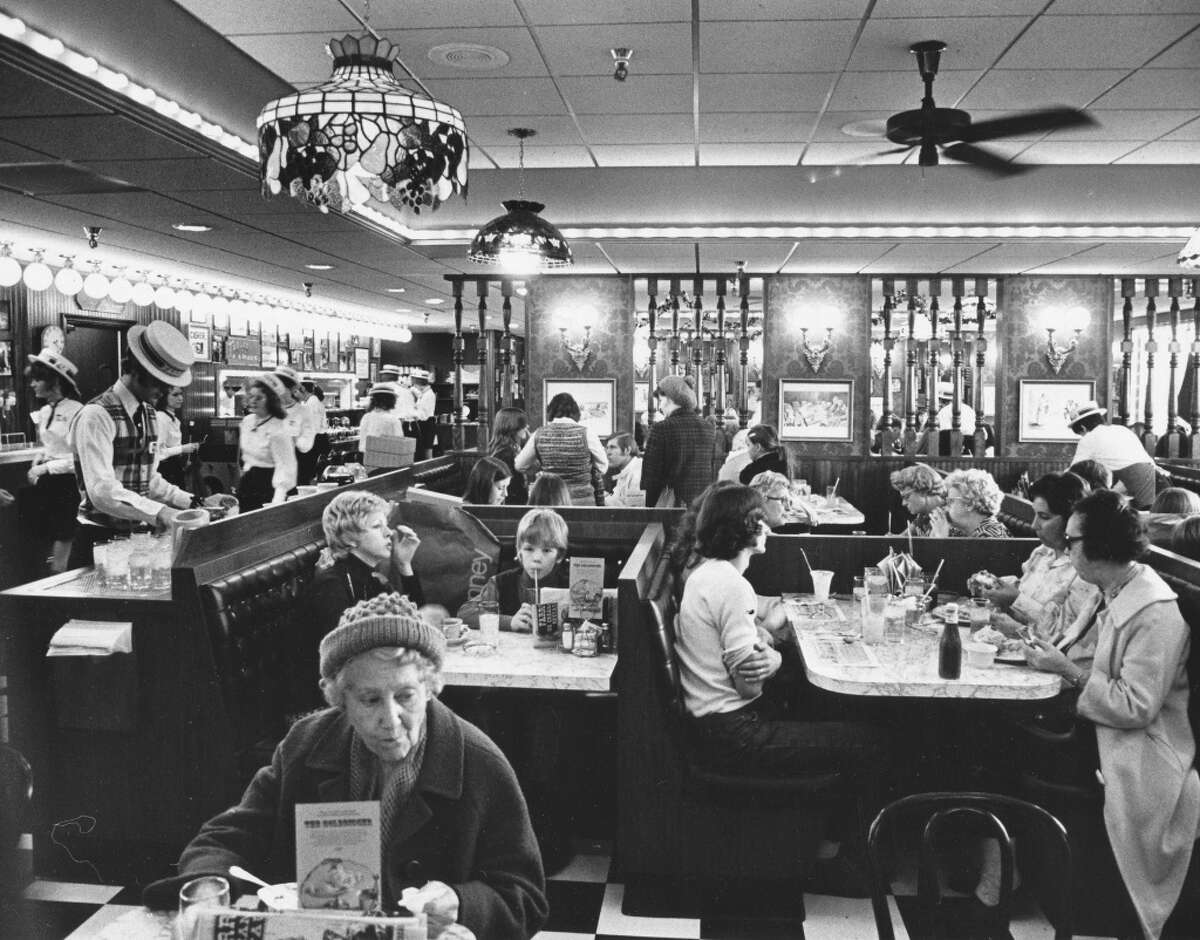 Farrell's Ice Cream Parlor in Northgate: When a milkshake was required after a day of shopping. Photo: Nov. 29, 1974, Dave Potts, copyright MOHAI, Seattle Post-Intelligencer collection, 2000.107_print_restaurants_027.